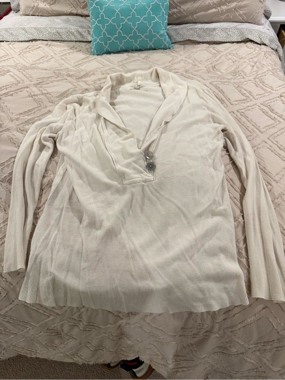 Old Navy Cream Ribbed Long-Sleeve V-Neck Pullover with Button Accents